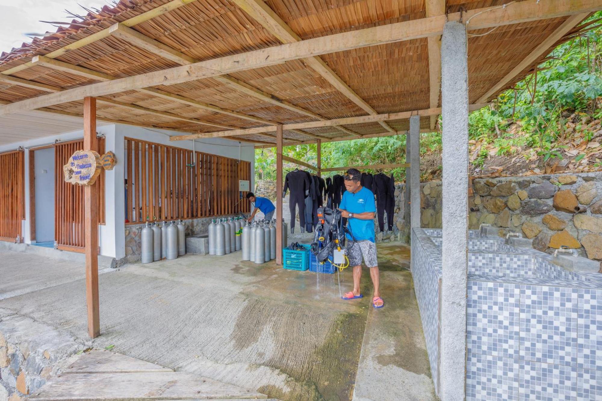 Thalassa Dive Resort Lembeh Airtembaga Экстерьер фото